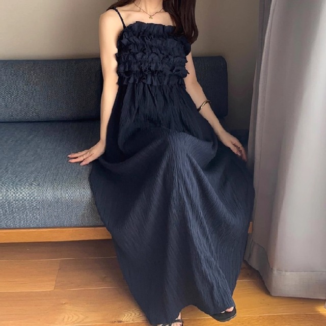 【送料無料】 ロングワンピ 2色 キャミソールワンピ マキシ ゆったり ラウンドネック Aライン フレア プルオーバー フリル 薄手生地 エレガント 可愛い 大人可愛い きれいめ シンプル カジュアル シック コンサバ 華やか 大人 上品 おしゃれ お洒落 主役級 こなれ感 高見え 高級感 フェミニン 無地 夏 レディース 女性用 ママ 20代 30代 40代 デート お出かけ 女子会 お呼ばれ 休日 お茶会 授業参観 着回し 普段使い ファッション コーデ スタイル 楽ちん 体型カバー 垢抜け ママ服