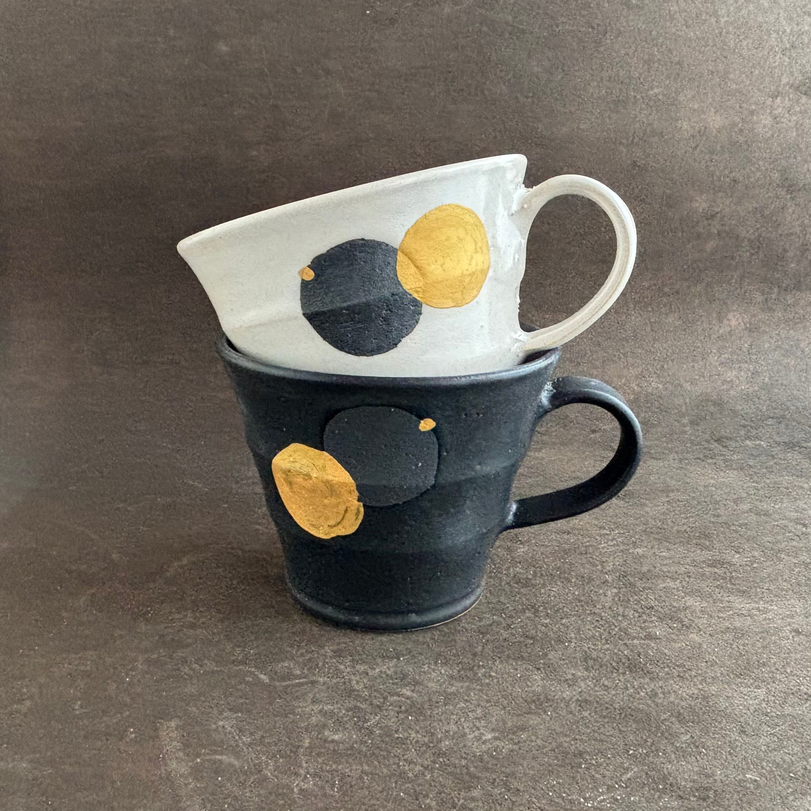 金彩お月マグカップ　白と黒
