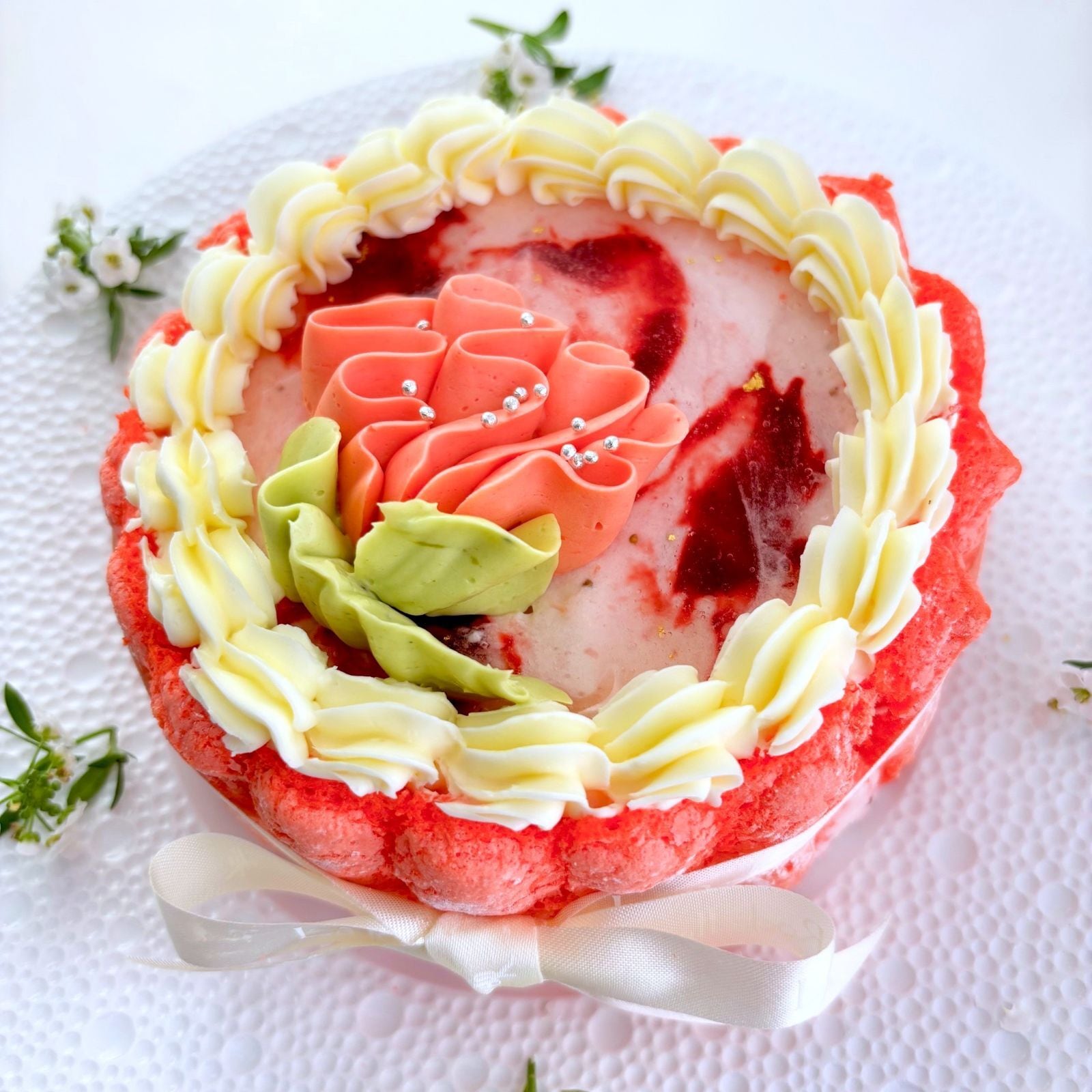 【母の日の贈り物に】いちごのシャルロットケーキ（12㎝ 冷凍）※5月9日（土）着になります。