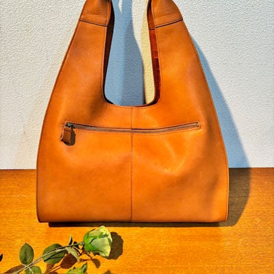 B.stuff　セミショルダーバッグ