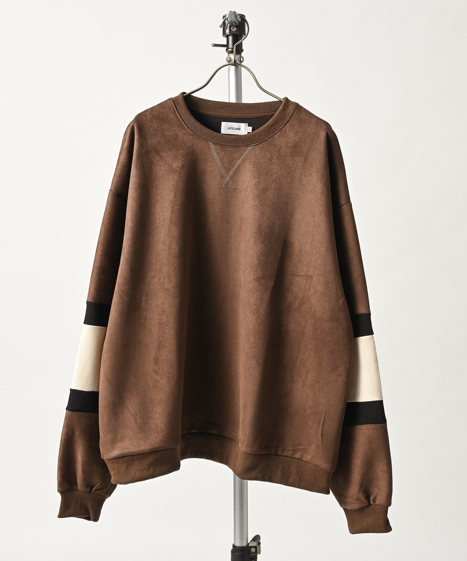 ATELANE Suede-Finish Ponte Crew Neck with Contrast Sleeves (BRN) 26A-24010