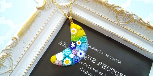 三日月ミルフィオリペンダント