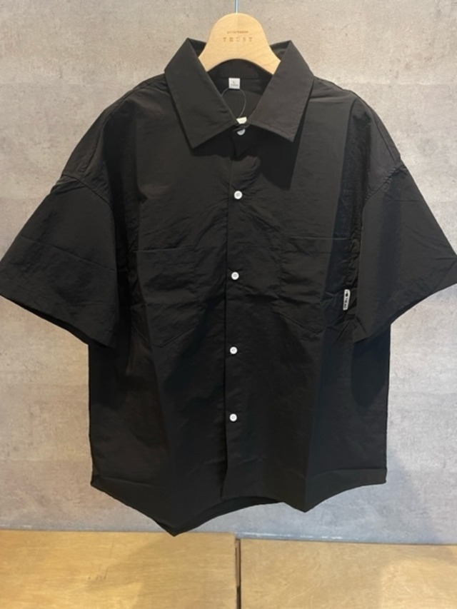 【ブラック】無地半袖シャツ
