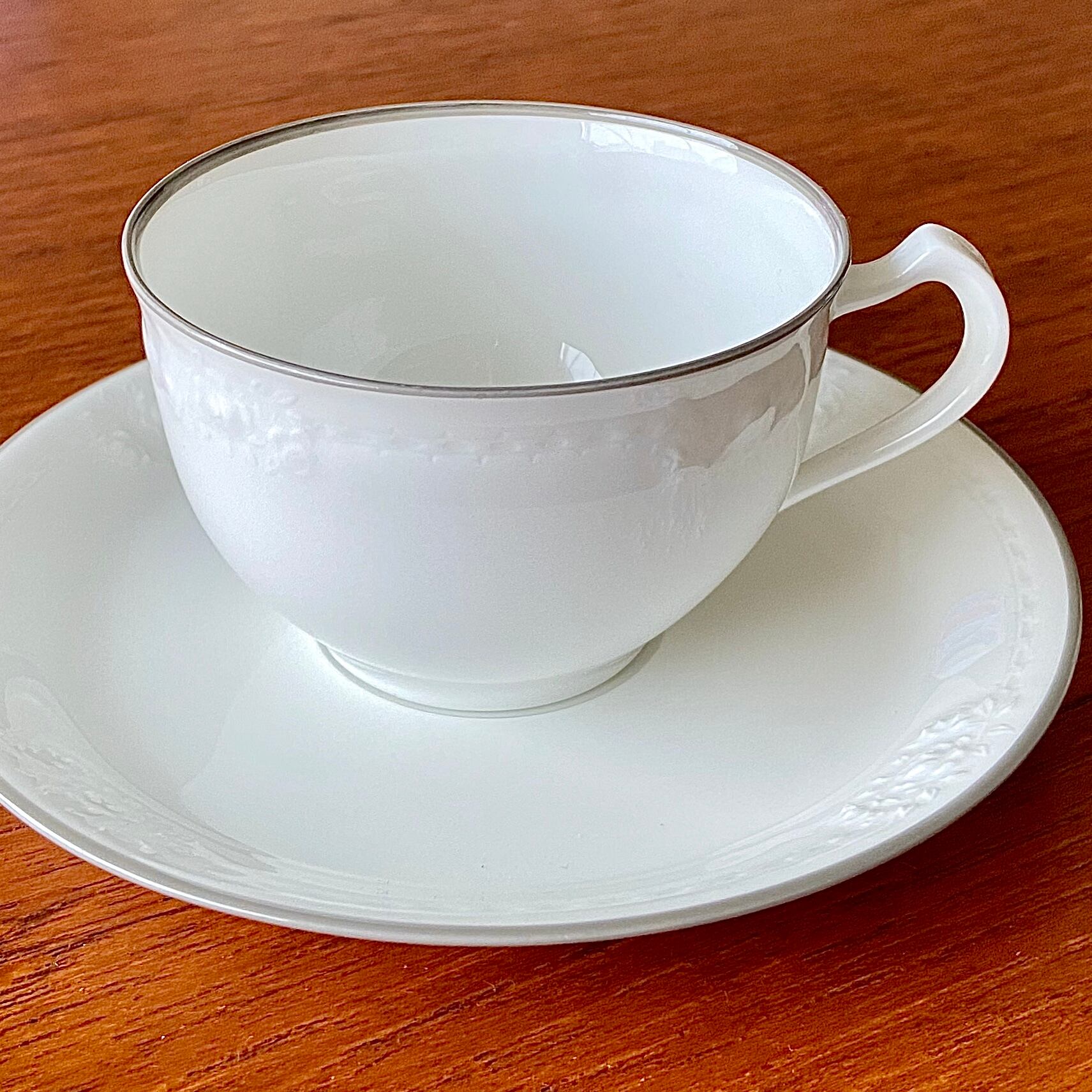 オールド大倉□白磁レリーフ グレーライン カップ＆ソーサー | Ryo