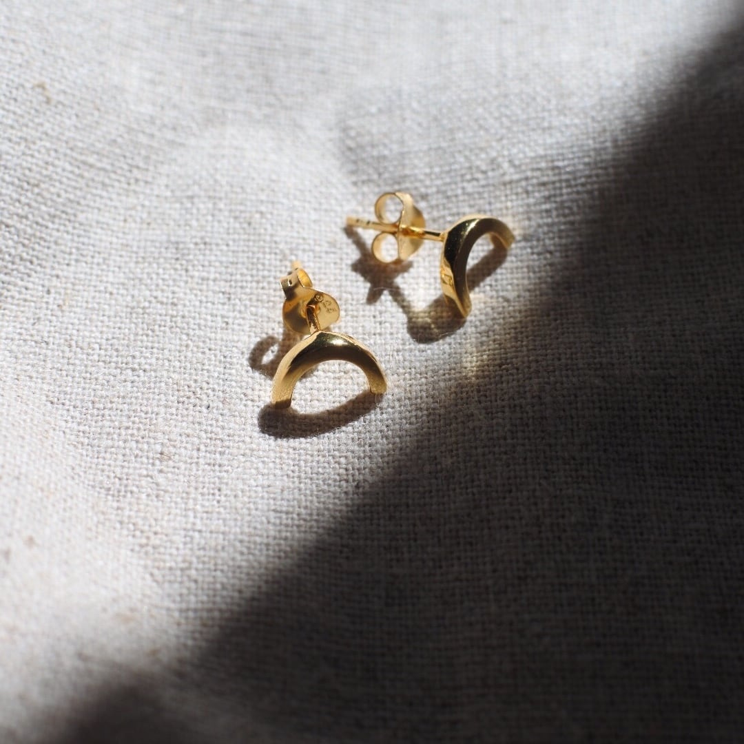 ゴールドコーティング半円ピアス