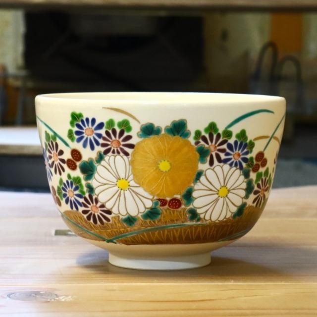 抹茶碗 色絵菊花