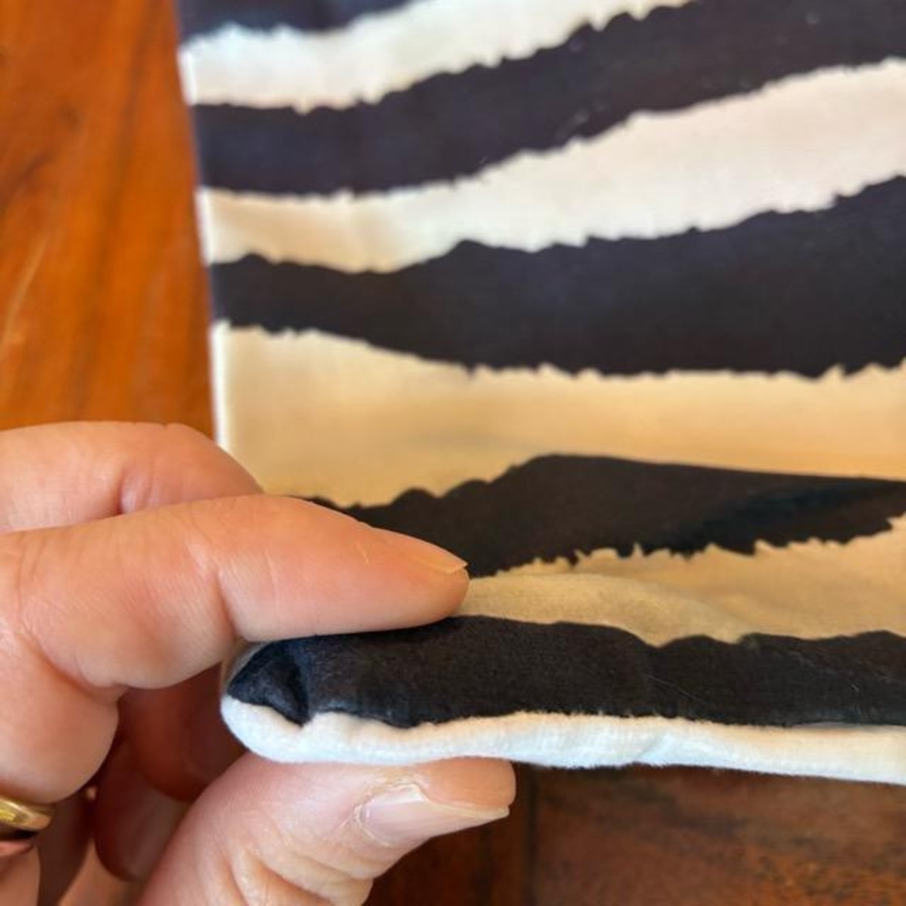 TOPANGA Homefurnishing Smooth touch animal cushion cover Zebra　45×45cm　スムースタッチアニマルクッションカバー　ゼブラ　シマウマ　モダン　リゾート