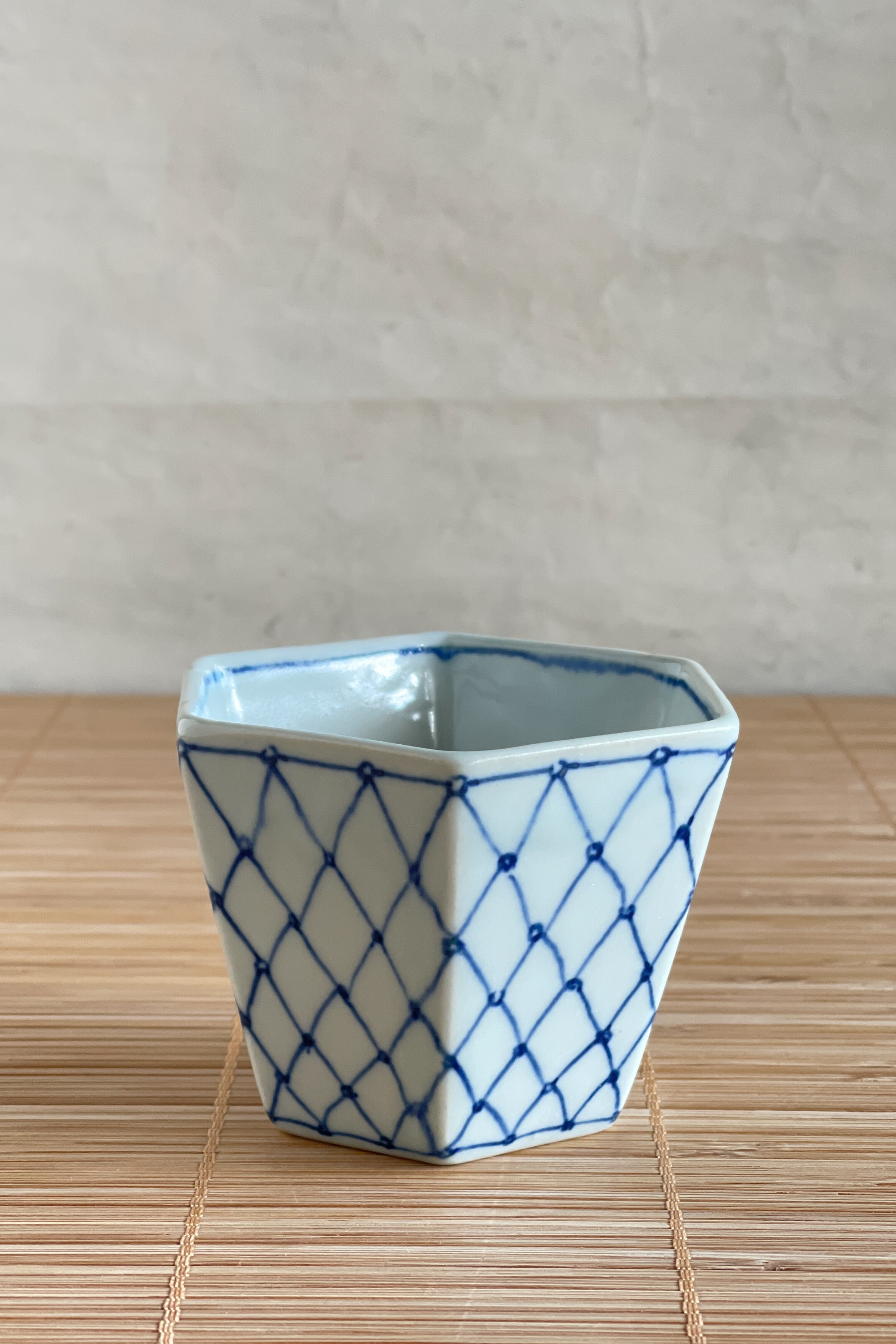 染付六角蕎麦猪口 大江憲一 作 ON2509_26b | web-shop MITATE