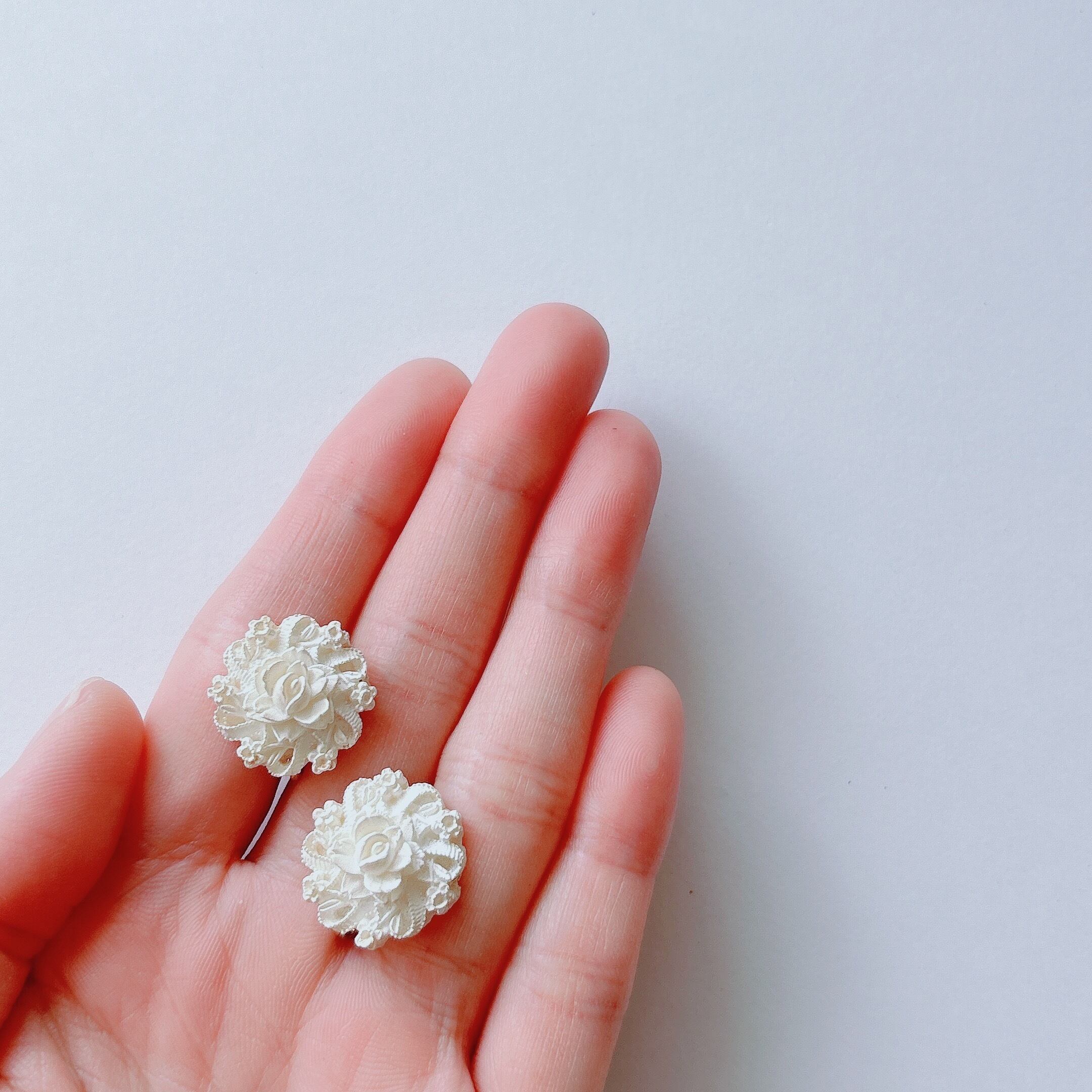Self-Portrait 上品 ホワイト フラワー エナメル イヤリング Vintage 50s - 60s white ivory celluloid flower earrings