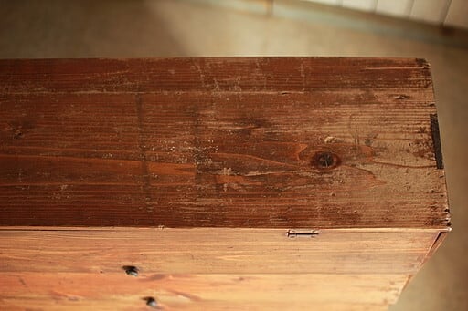 古く味のあるパタパタ扉の木製収納棚 | denbee 古道具