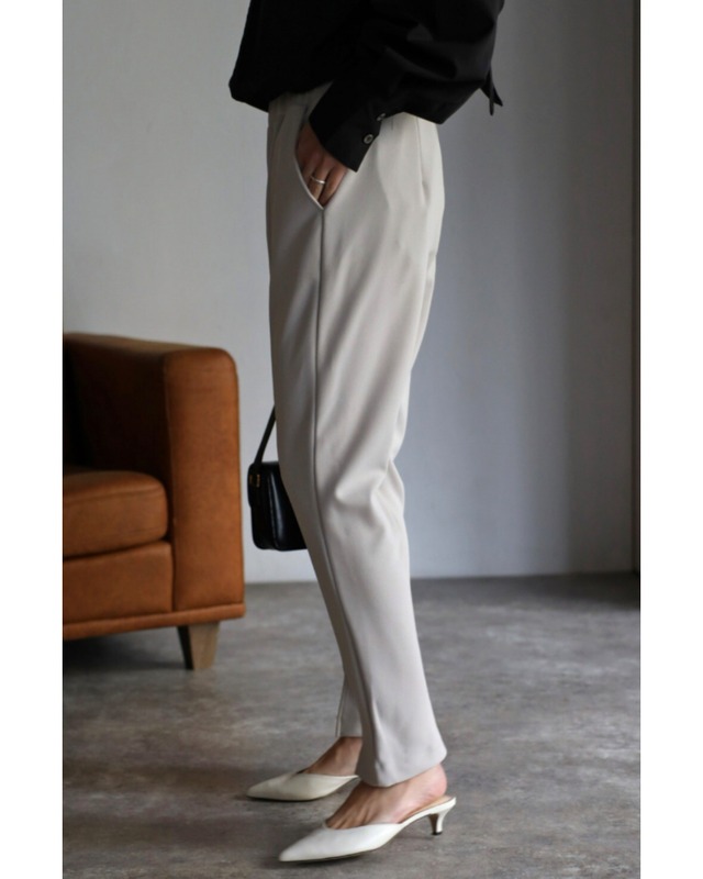 フロントスリットテーパードパンツ