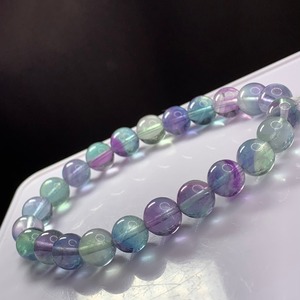 f121.グラデーションが綺麗なフローライトブレスレット