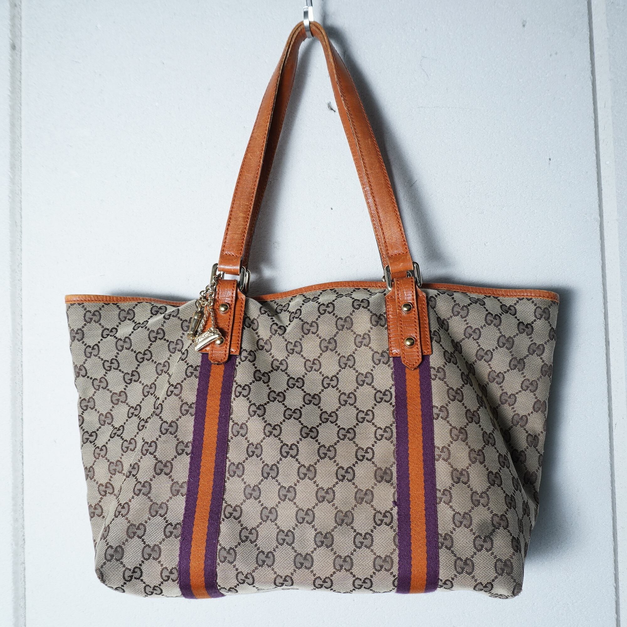 GUCCI ワンショルダー　GG柄　キャンバス　レザー　ポーチ付き　チャーム GUCCI】グッチ ロゴチャームキャンバス・レザーワンショルダーバッグ