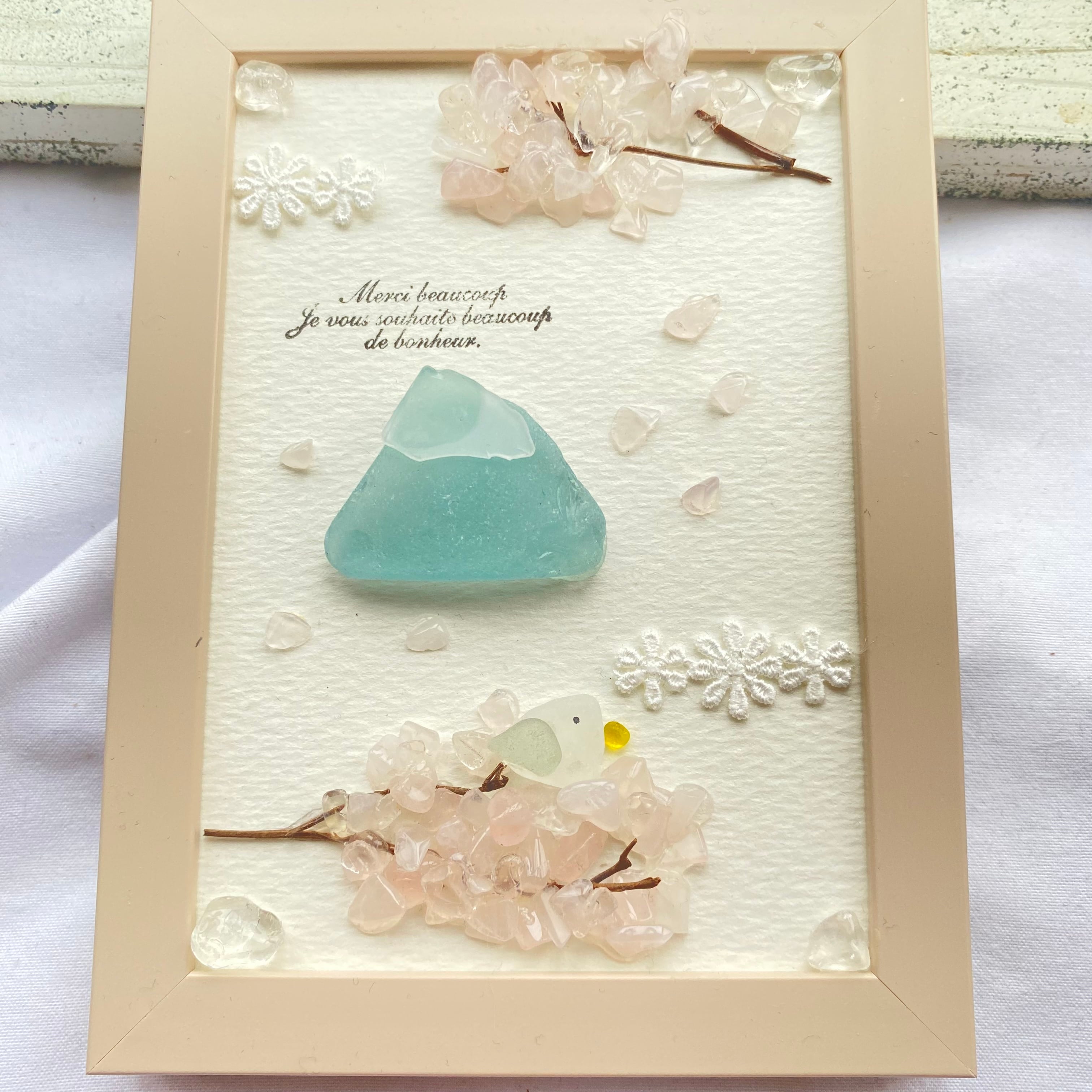 "春の富士山の小鳥の風景。"