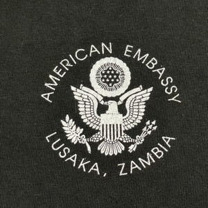 【HANES】XL ビッグサイズ Tシャツ メキシコ製 アメリカ大使館 ザンビア U.S. Embassy Zambia ワンポイントロゴ バックプリント 国旗 BEEFY-T 半袖 US古着