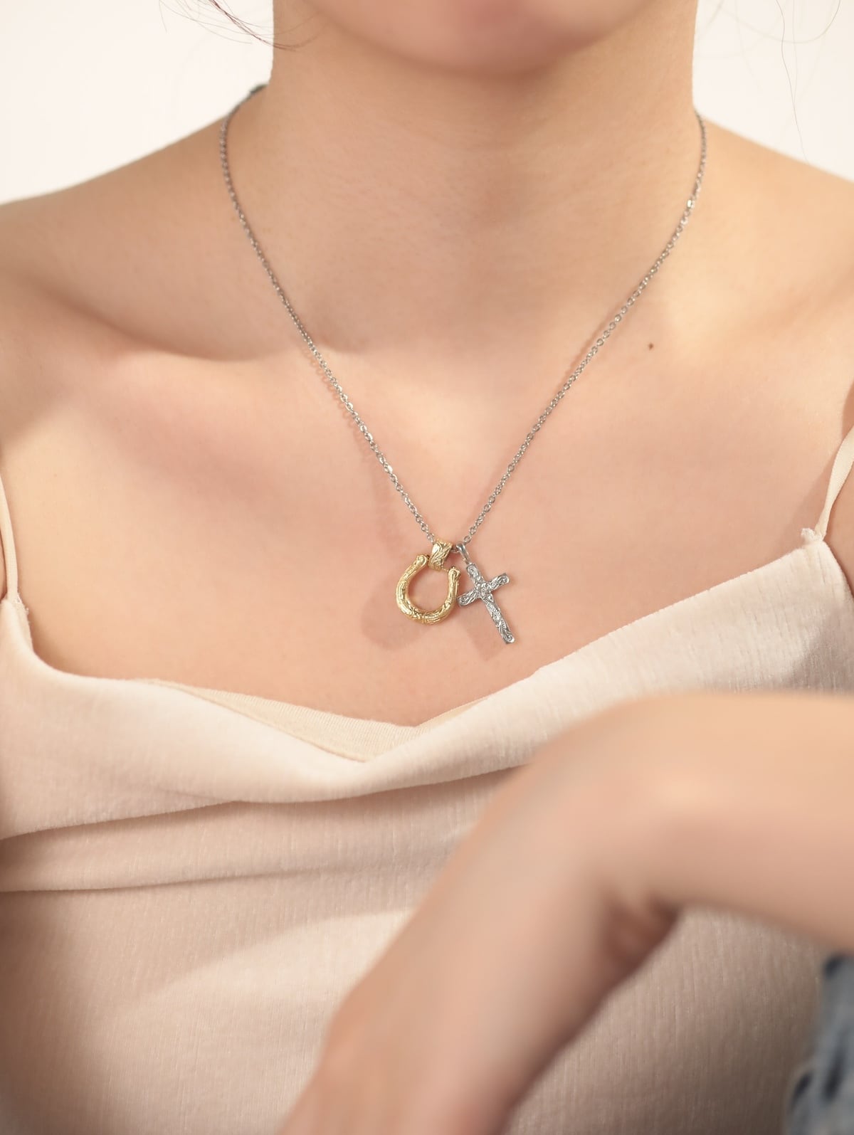 1/11再入荷】316L hawaiian horseshoe & cross glasses holder