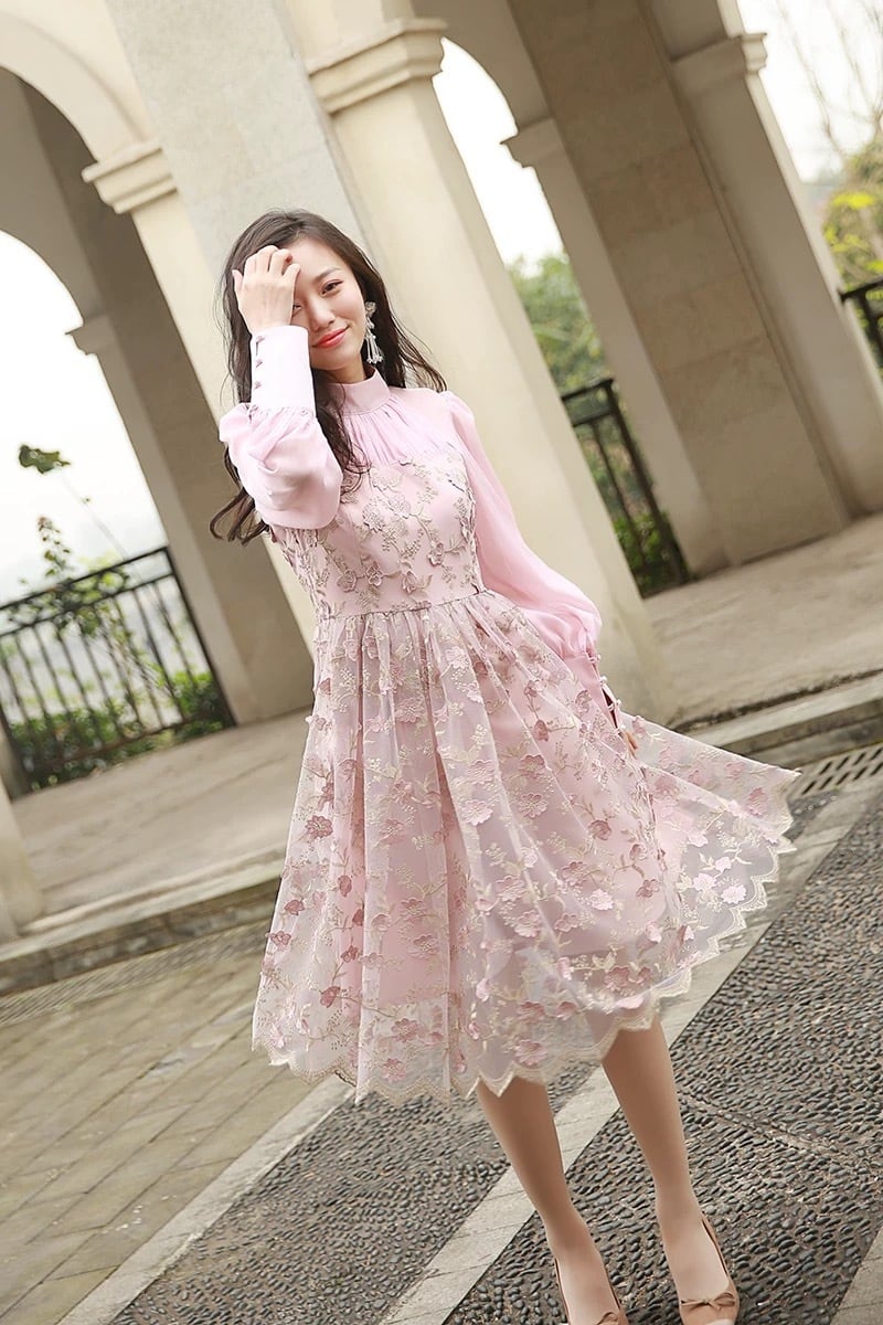 花柄の生地に フリルにリボンがゴージャスなイブニングドレス 花柄の