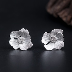 花のピアス　花　シルバー　P010