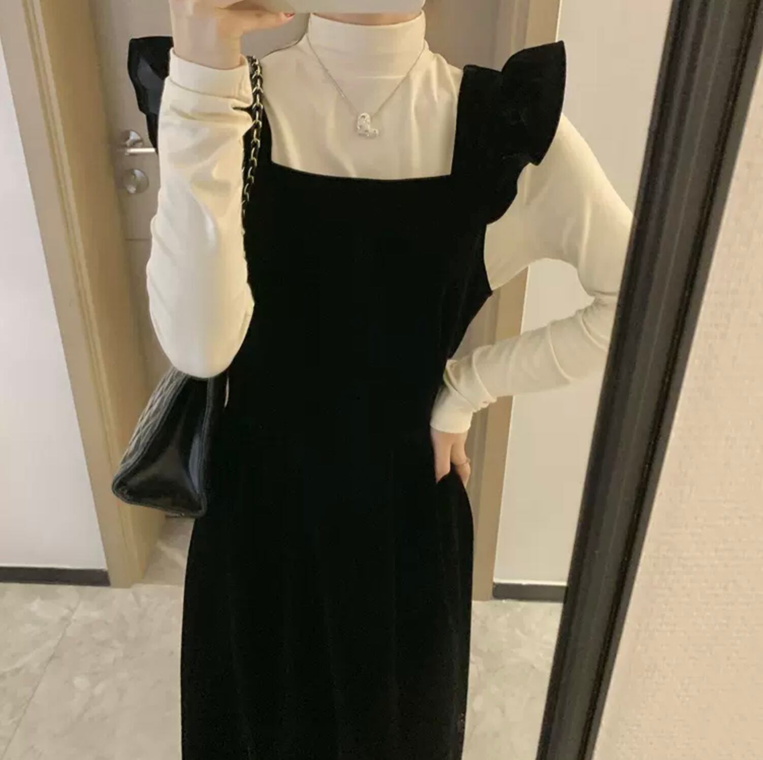 大人気 韓国ファッション レースフリル ベロア タートルネック 日本正規代理店品