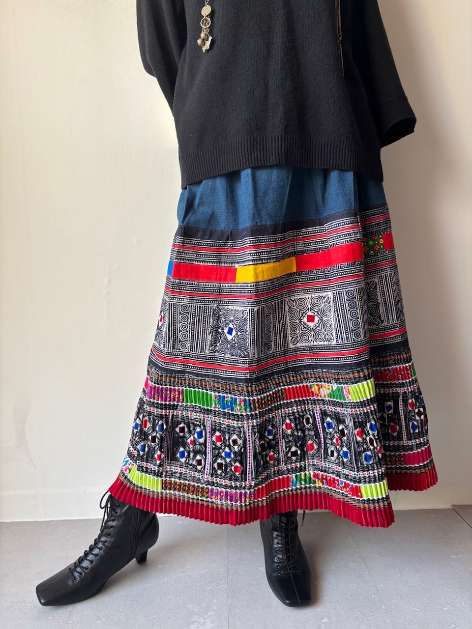 古布リメイク モン族スカート ろうけつ染 古布リメイク モン族スカート ろうけつ染 古布リメイク モン族スカート