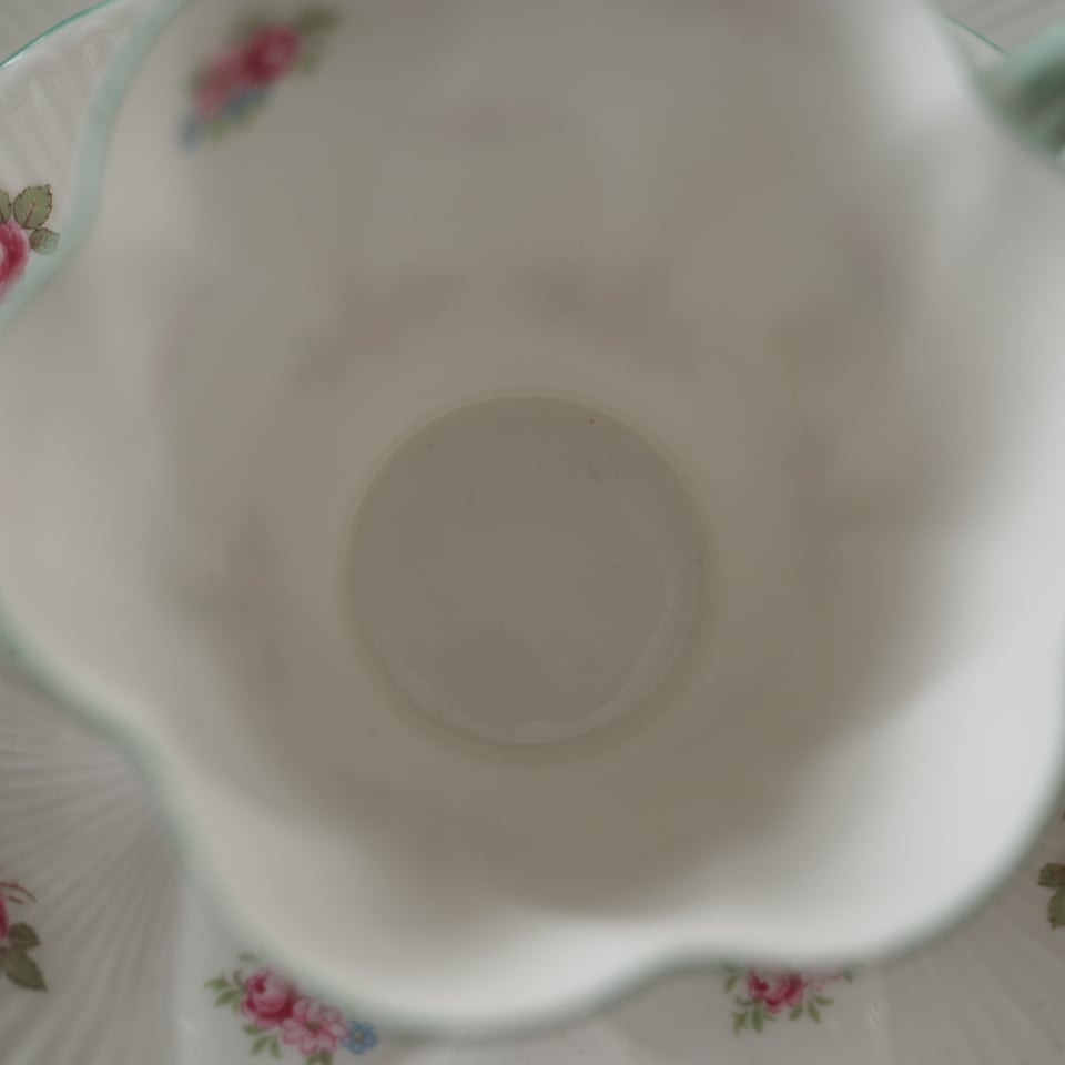 英国シェリーワイルマン 《ROSEBUD 13426》トリオB カップ＆ソーサー