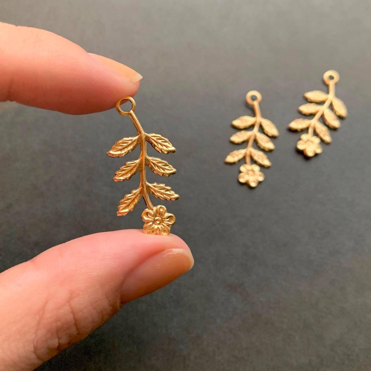再入荷〉USA真鍮 お花と葉っぱチャーム（29mm） | Dua-アクセサリー