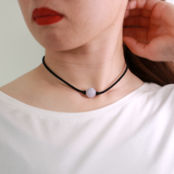 良質な大粒翡翠をカジュアルに！ 紐ネックレス ラベンダー Å貨翡翠 jd_ne1125