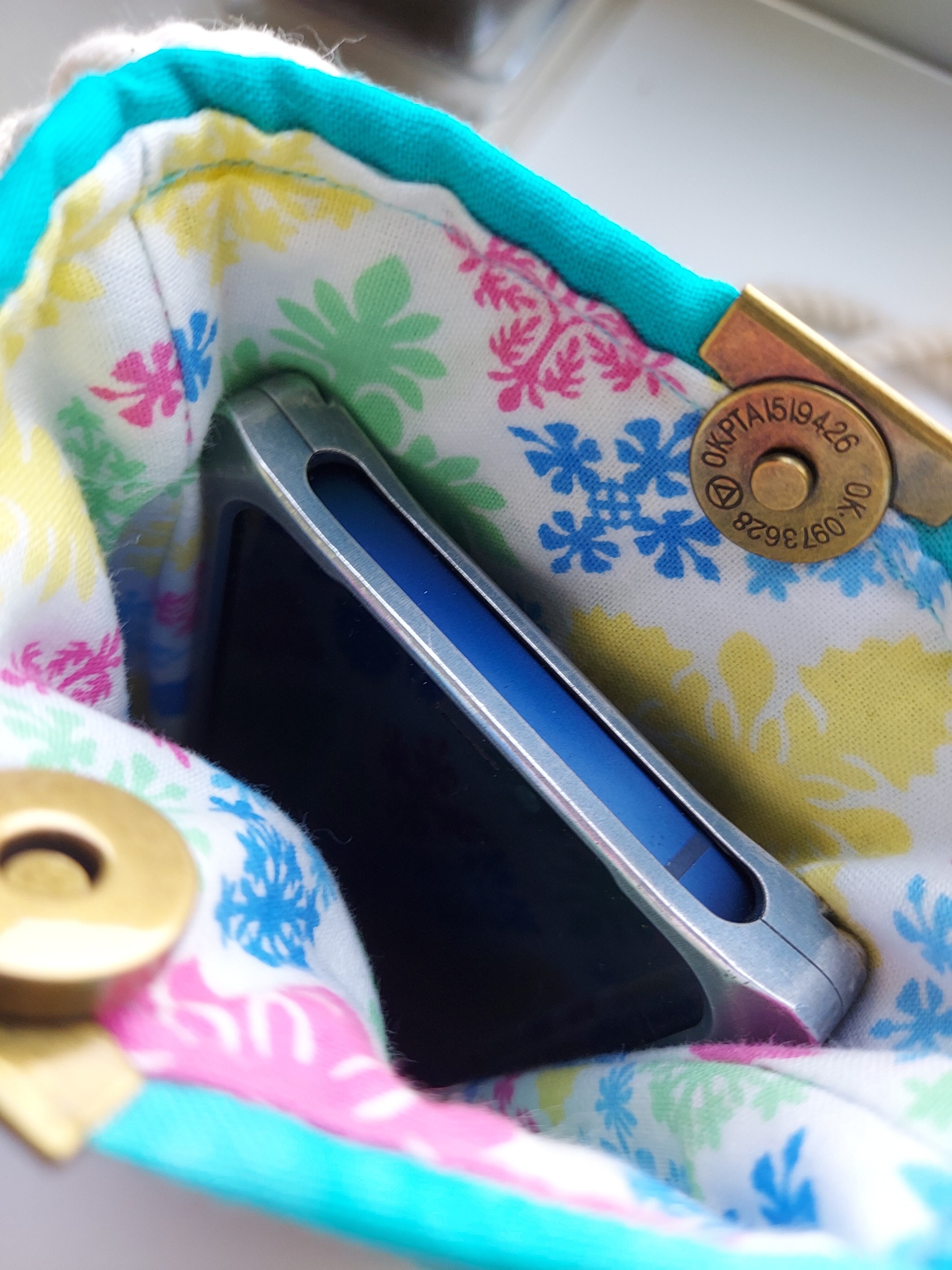 ハワイアンキルト スマホショルダー