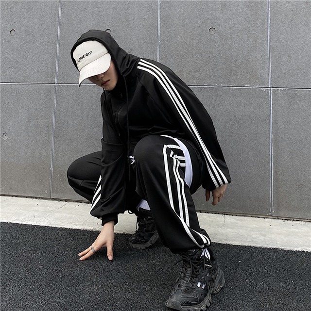 大きいサイズ レディース トップス 春 夏 秋 セットアップ ジャージ 長袖 3本ライン ジャージ セットアップ シンプル カジュアル メンズライク スポーティー おしゃれ 大人可愛い お出かけ デート 通勤 通学 学生 キャンパス 旅行 女子会 普段着 着まわし トレンド 韓国 大きいサイズ レディース トップス 春 夏 秋 セットアップ ジャージ 長袖 3本ライン ジャージ セットアップ シンプル カジュアル メンズライク スポーティー おしゃれ 大人可愛い お出かけ デート 通勤 通学 学生 キャンパス 旅行 女子会 普段着 着まわし トレンド 韓国