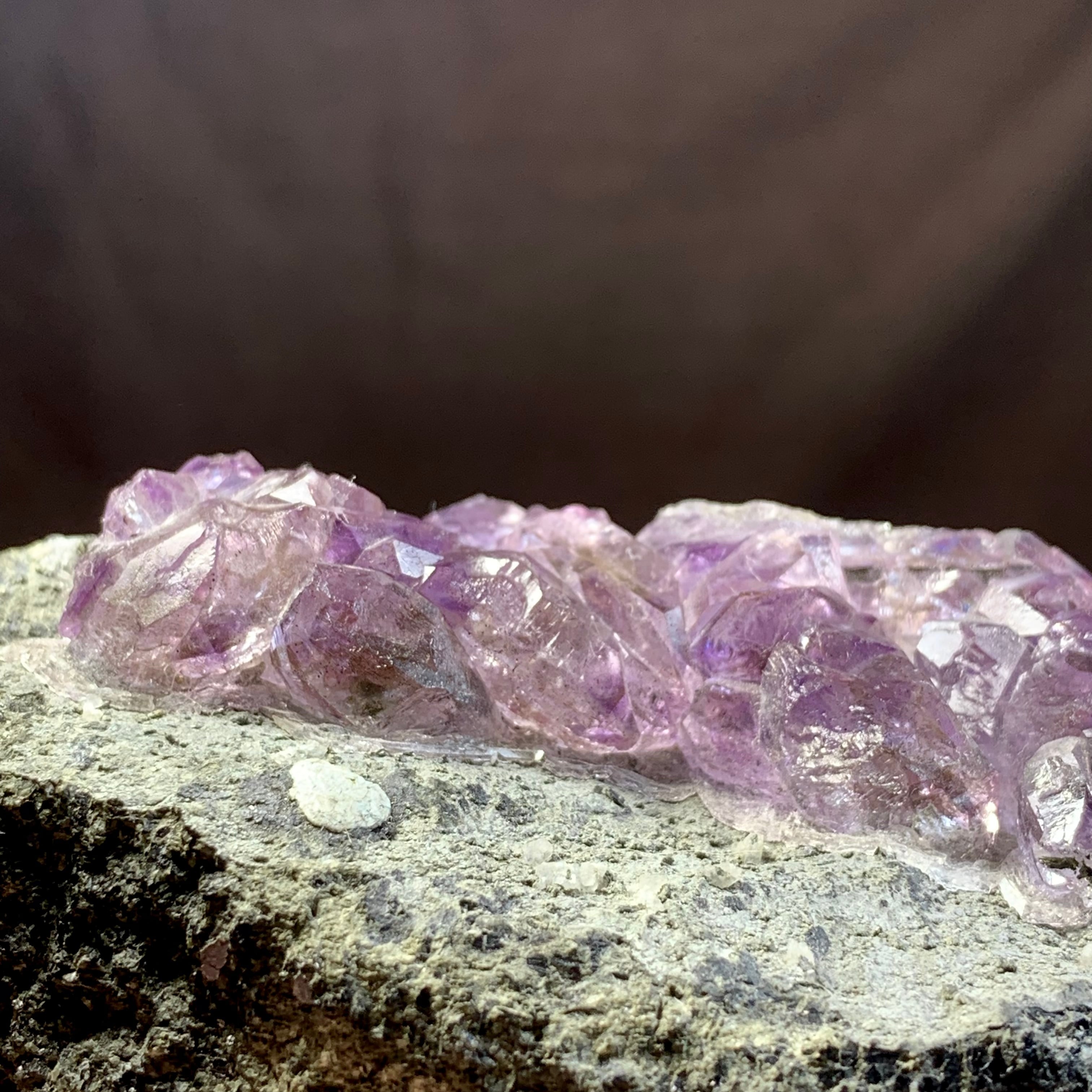 マハラシュトラ産アメジストクラスター×フローライトハリネズミ