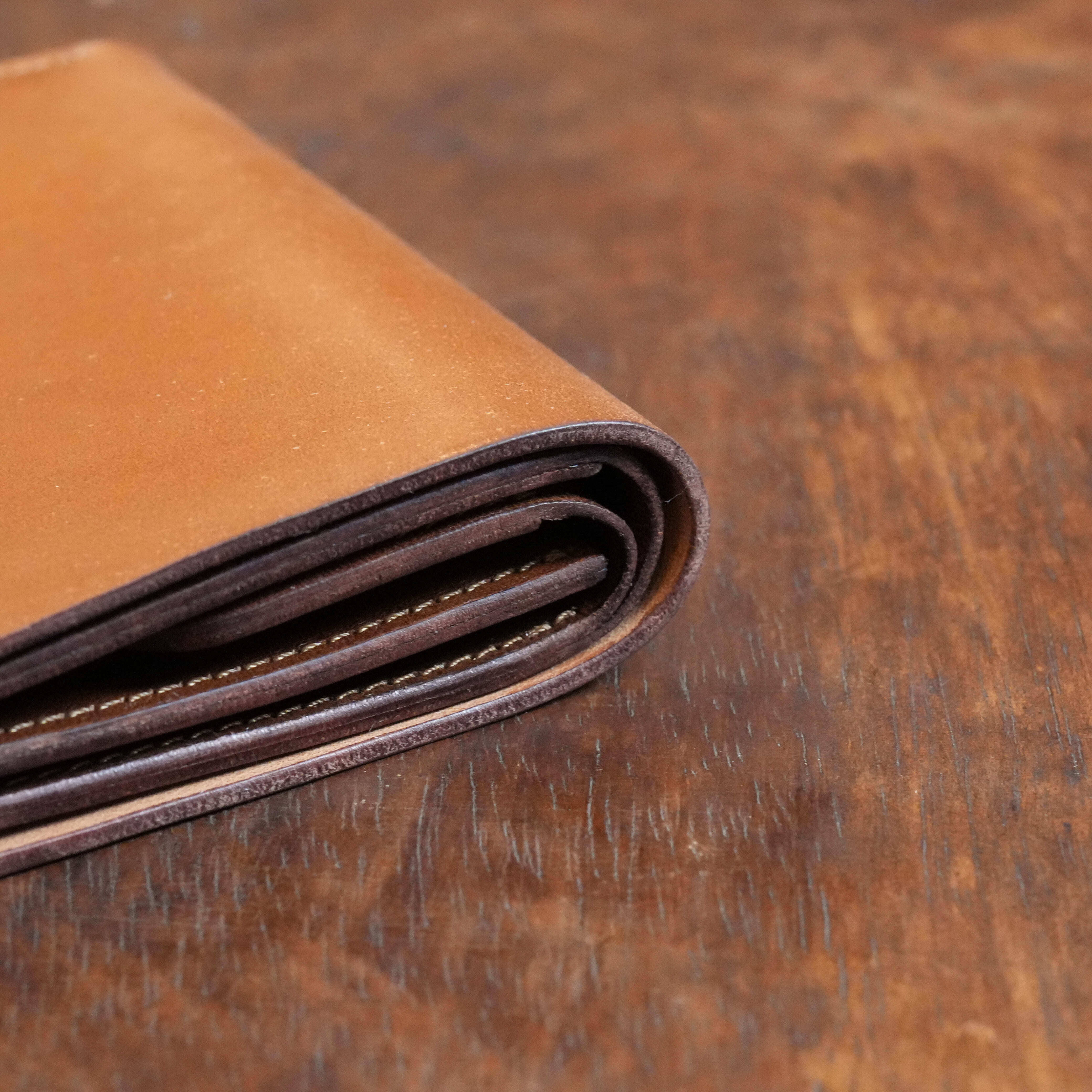 新作コードバン　シガー　forme post wallet フォルメ　ciger Post wallet / Cordovan / Cigar：forme｜toron（トロン）