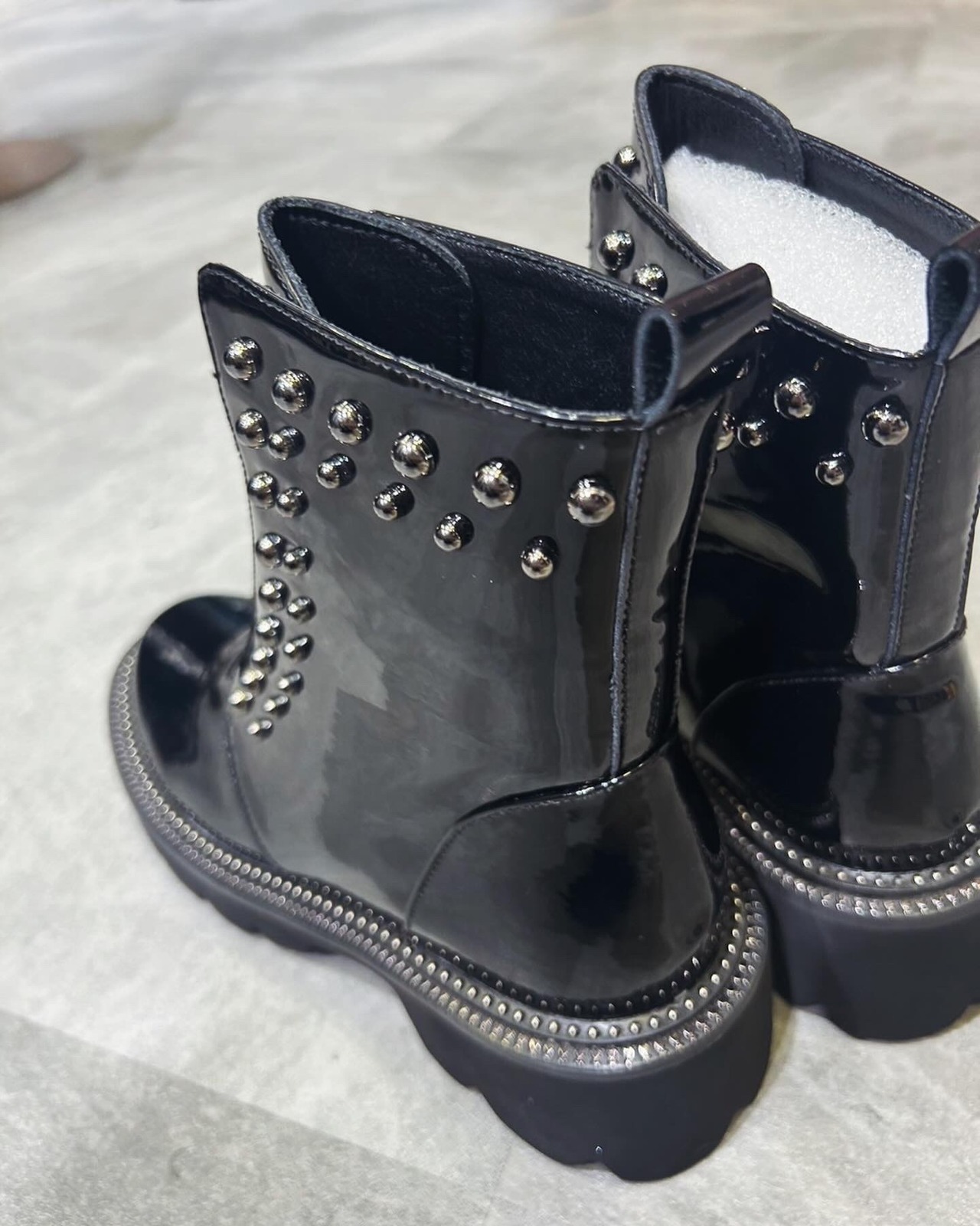 シスター　Sister　　エナメルブーツ