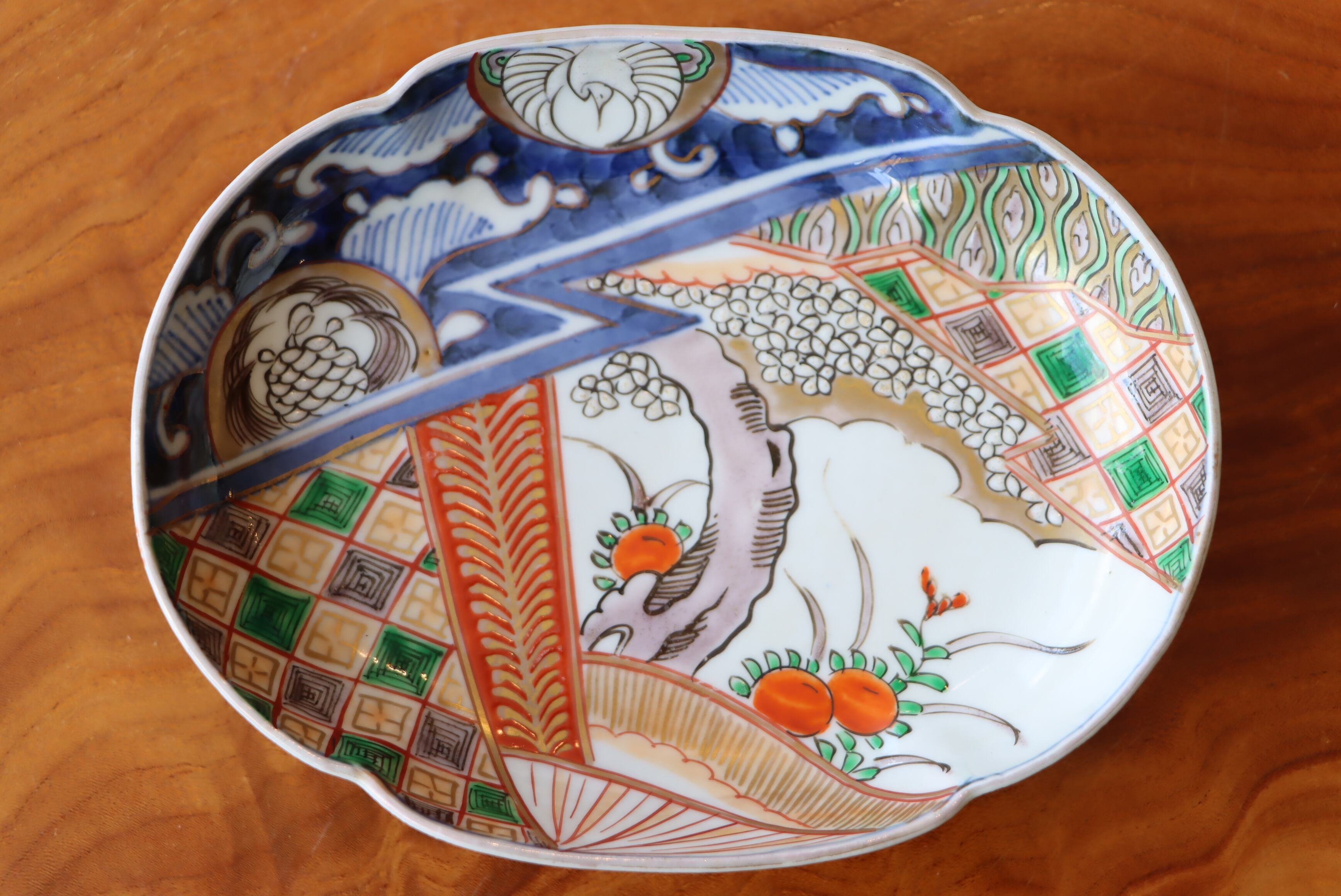 変形皿 伊万里焼 色絵 鶴亀桜石畳文 | (有)新原美術