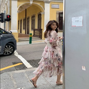 【送料無料】 ロングドレス  オフショル  花柄  Aライン・フレア  大人可愛い  フェミニン  きれいめ  こなれ感  フリル  4段フリル  透け感・シースルー  マキシ丈・ロング丈 レディースファッション・可愛い  韓国  お出かけ・女子会・デイリーユース