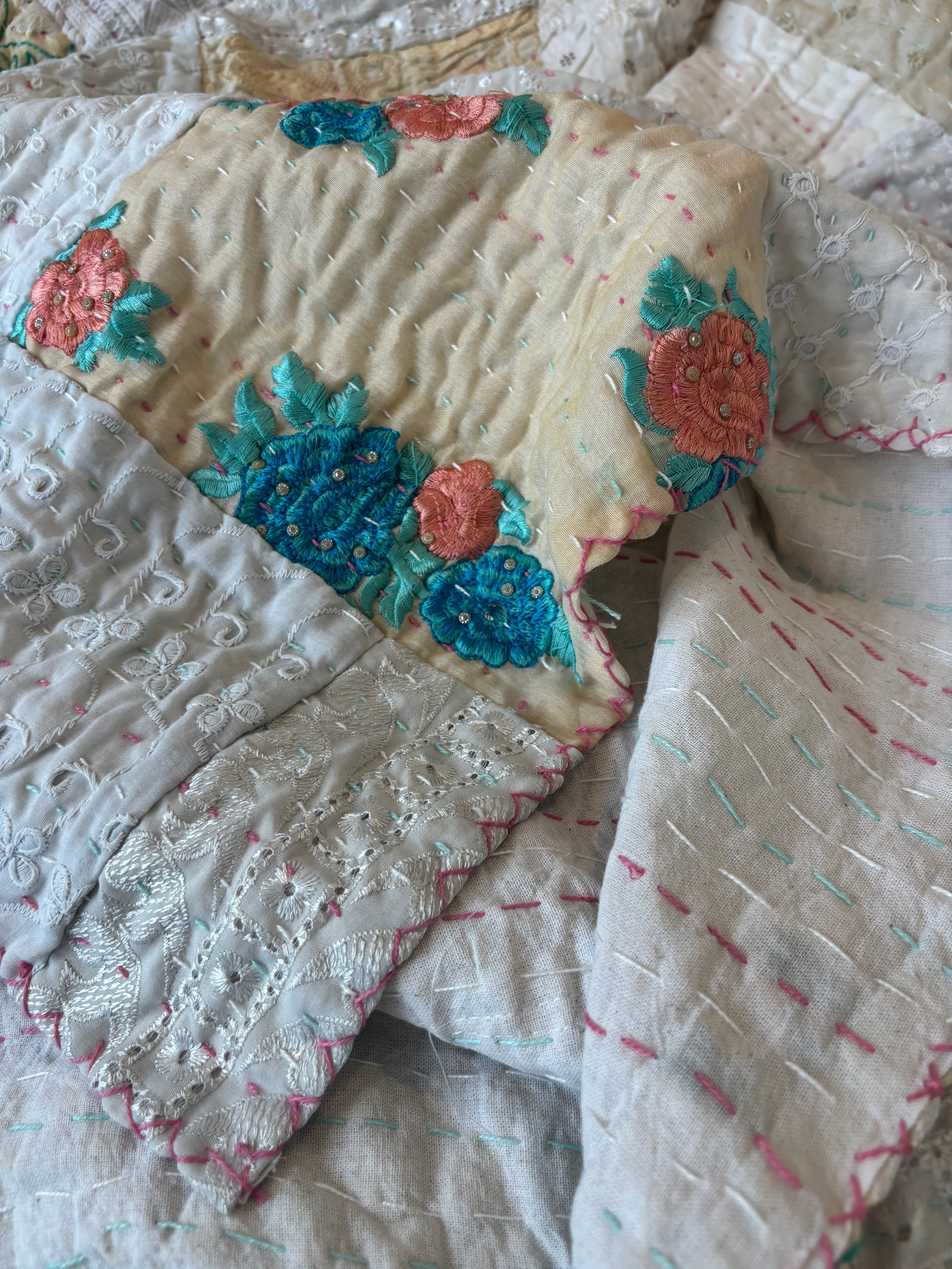 L】アイボリー カンバディアキルト(ダブルサイズ) インド刺繍パッチ
