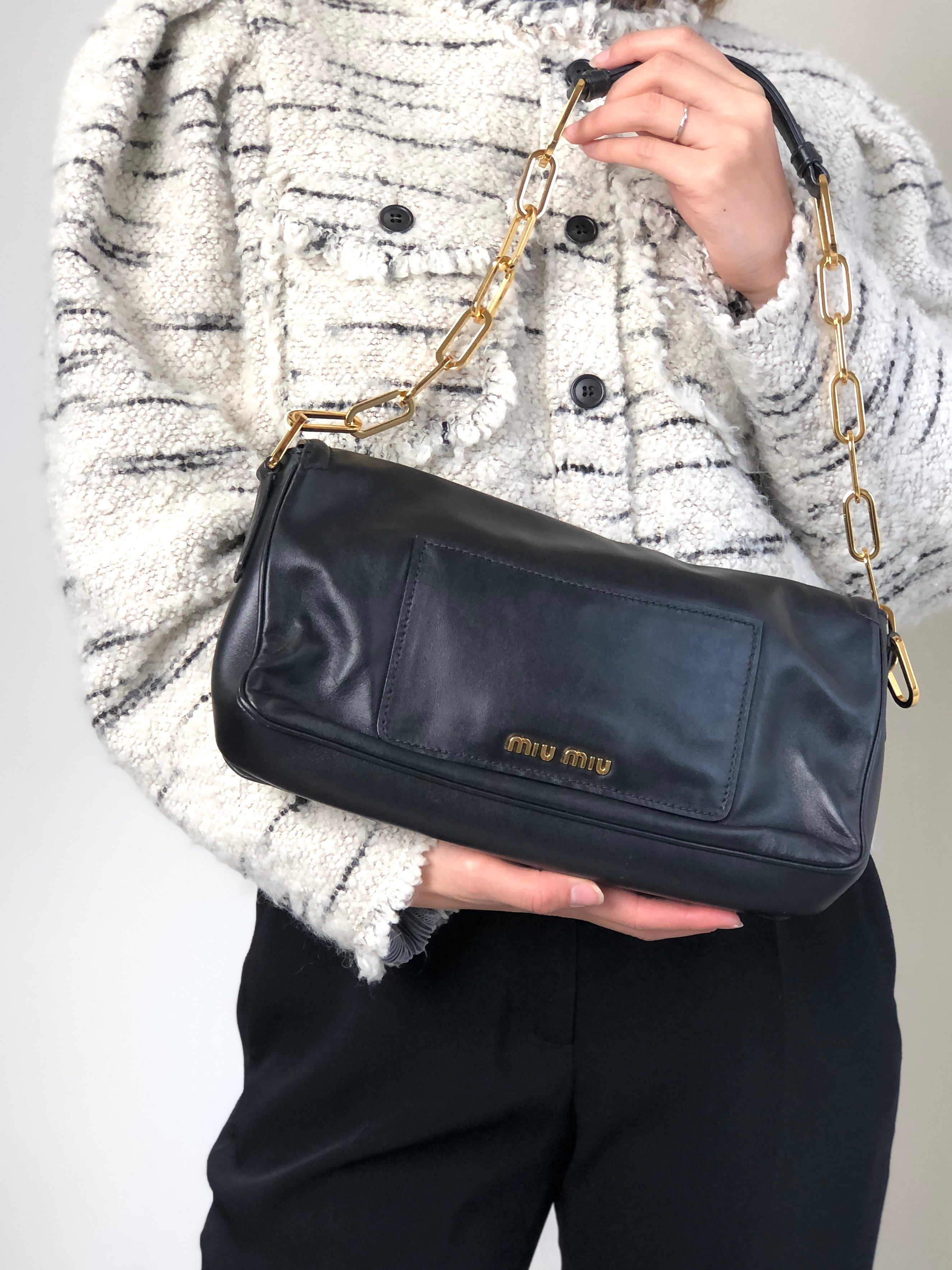 miumiu ミュウミュウ ショルダーバッグ ブラック ロック レザー