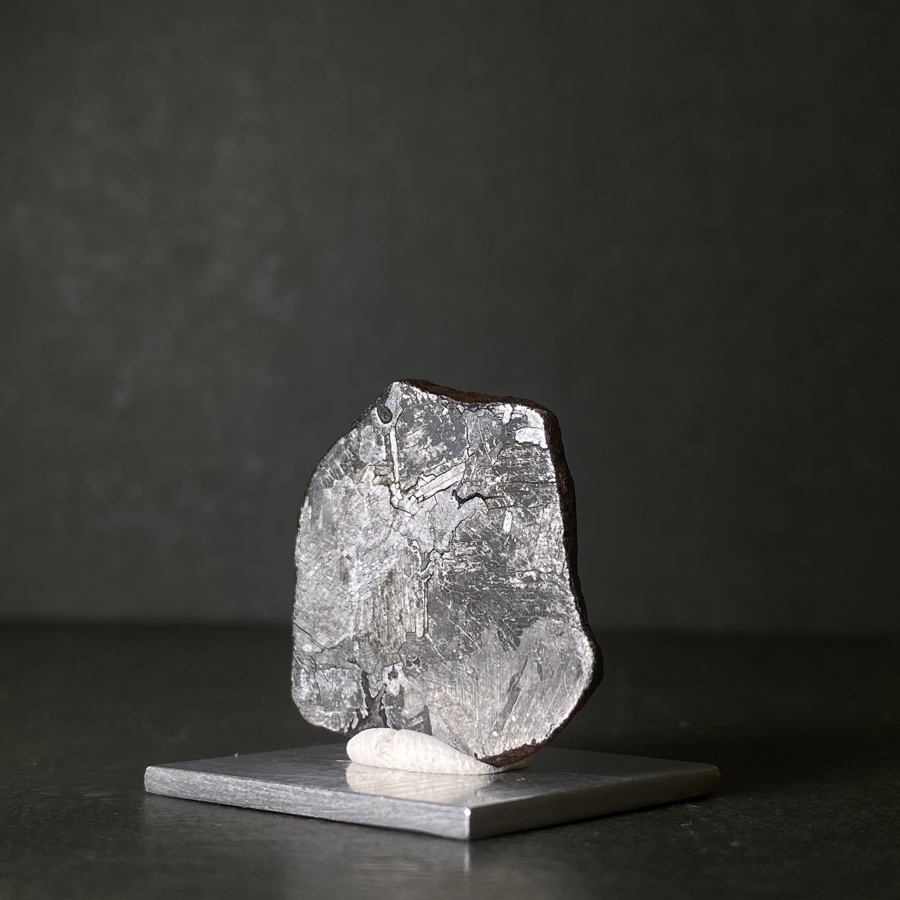 マンドラビラ隕石 79g No.479 非常に特徴的なフォルムです マンドラビラ隕石 Mundrabilla Meteorite 26090703 | 【隕石屋】METEOS