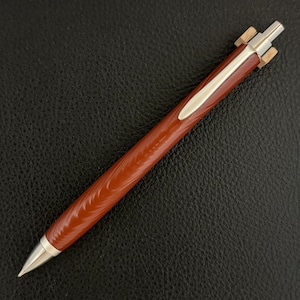 【浮造り国産吹屋弁柄・朱珠(あけしゅ)-307120524】ペンシル