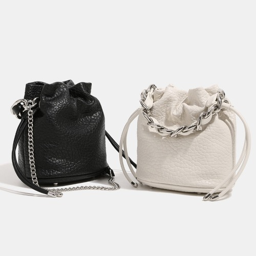 chain handle drawstring bag / l0471
