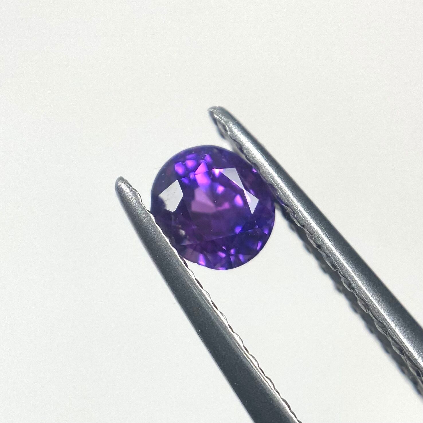 色んなパープルの見えるサファイア