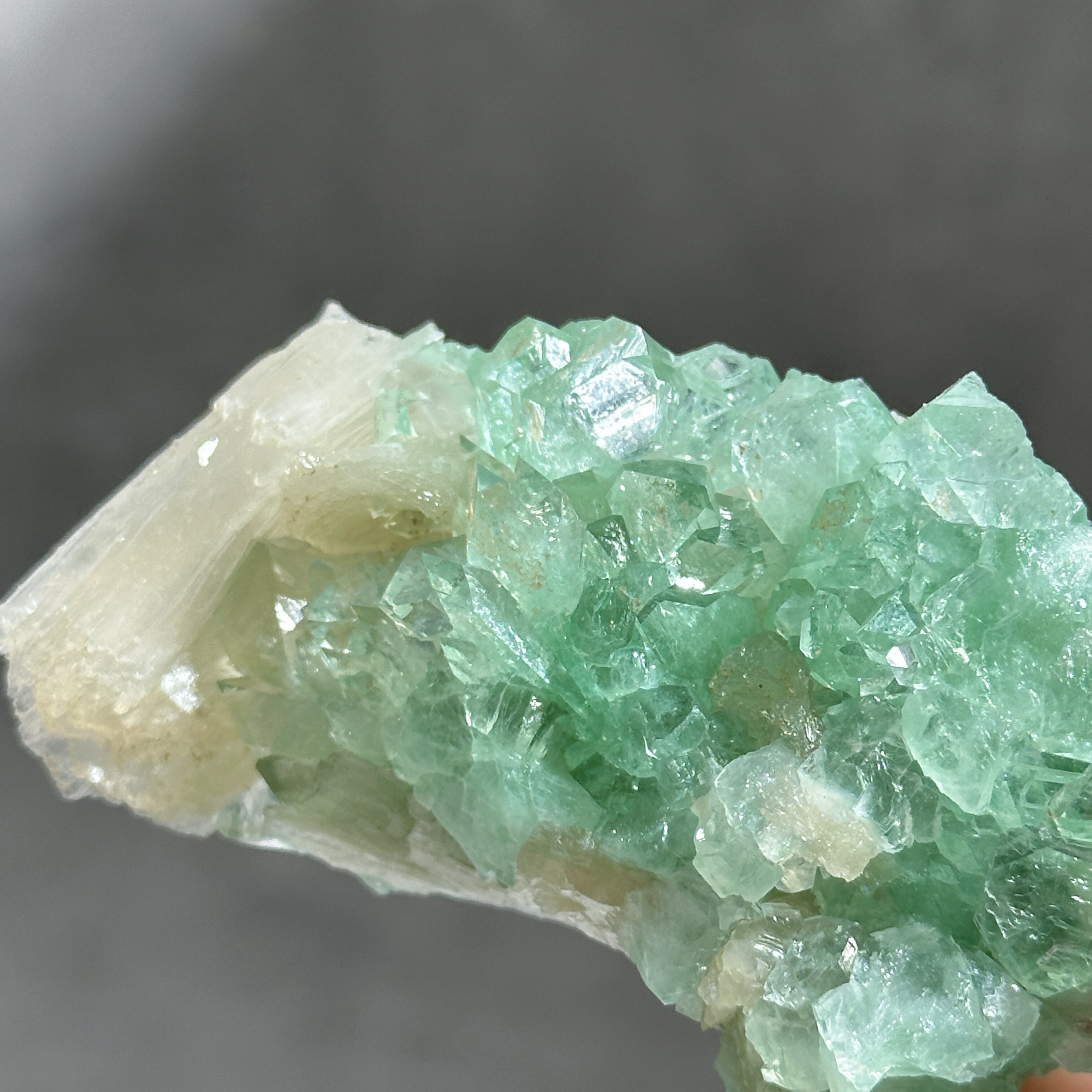 グリーンアポフィライト(45mmx40mm) グリーンアポフィライト＆スティルバイト 77◇ Green Apophyllite