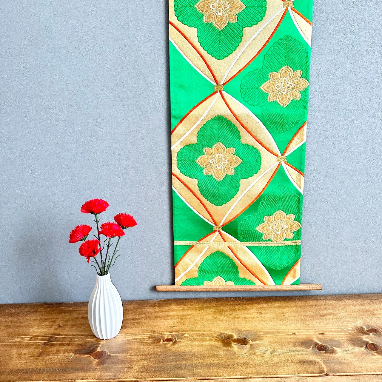 Kimono tapestry 帯のタペストリー 新緑に金色と花 着物リメイク  