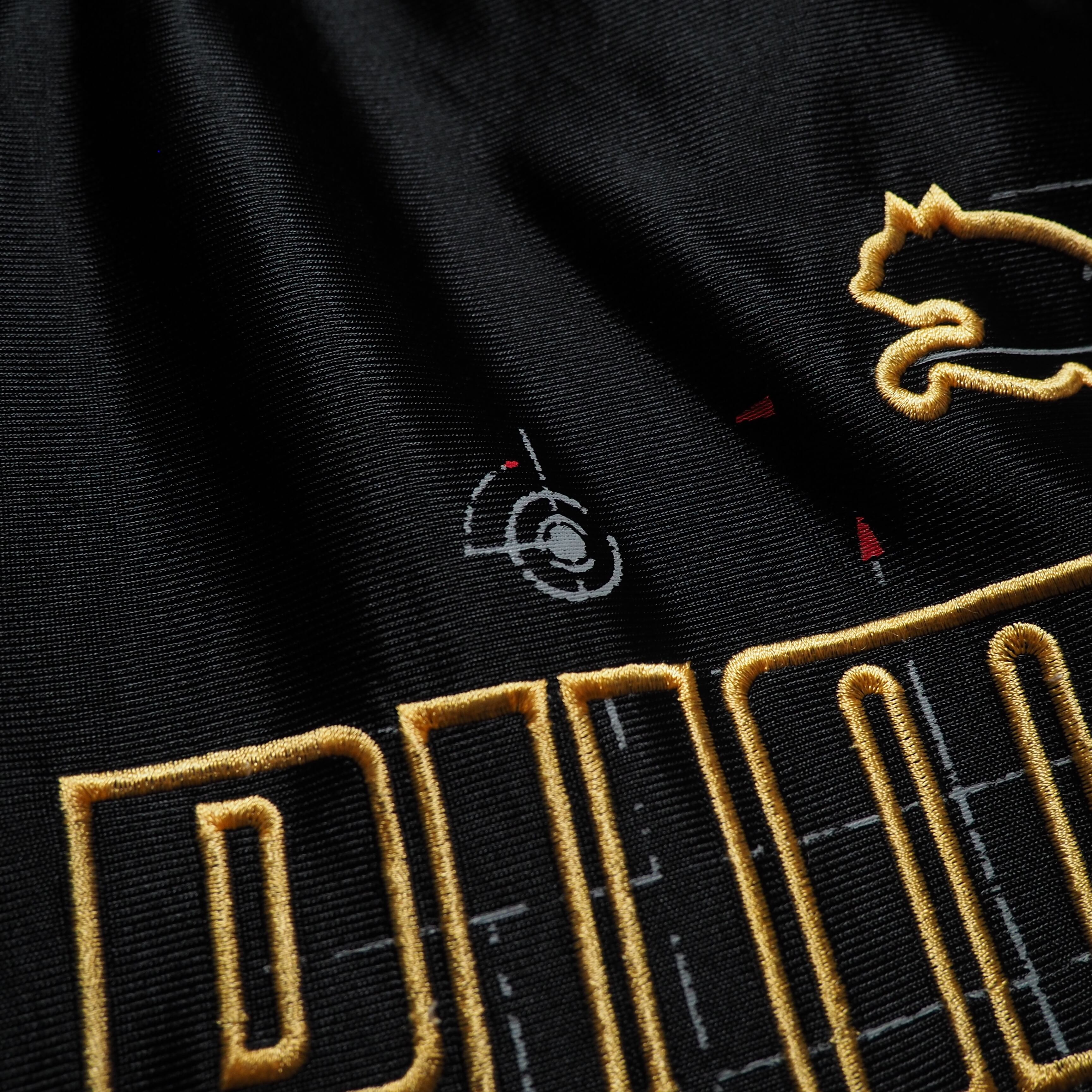” Old PUMA ” Graphic logo Embossed vintage loose game shirt