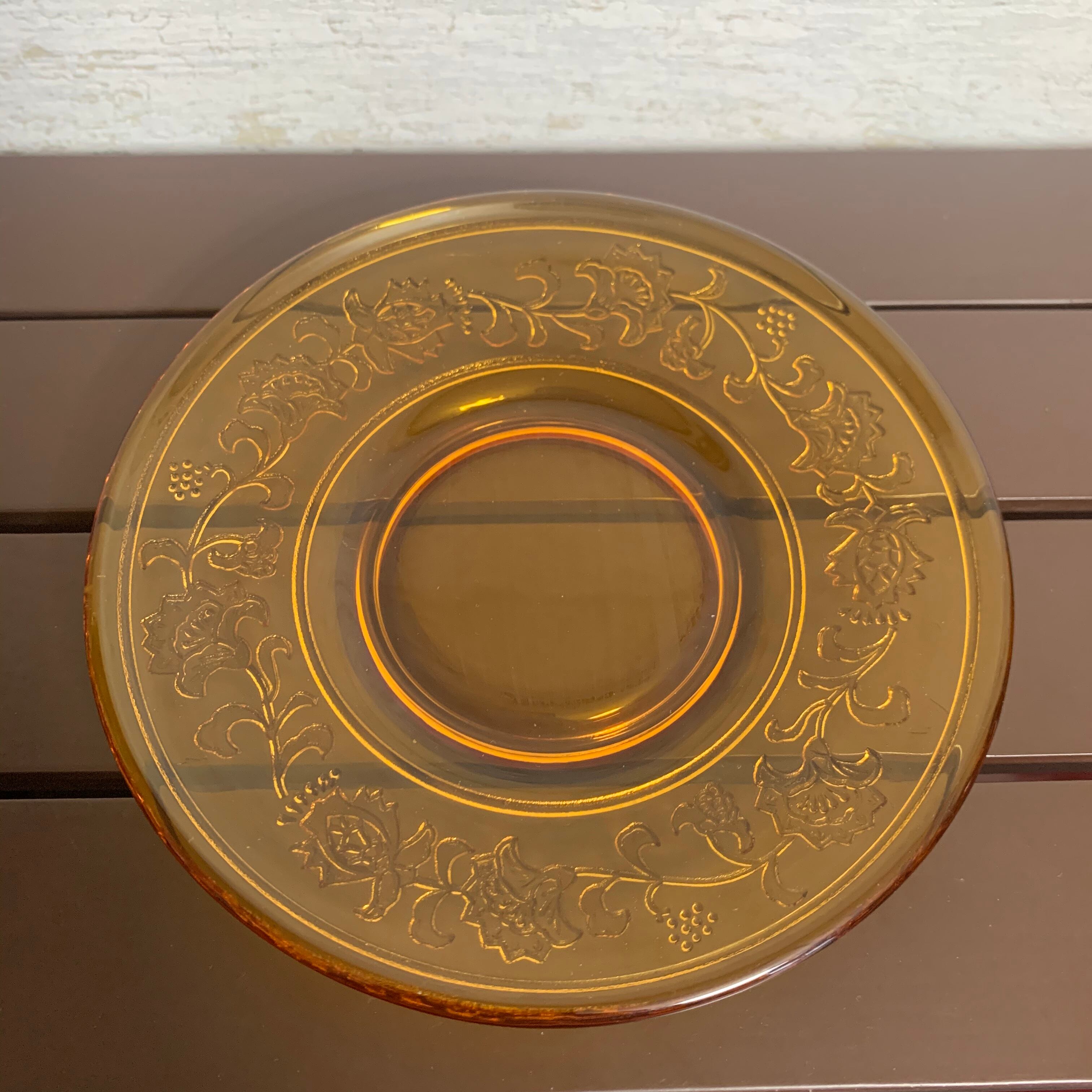 新品未使用　重厚感のあるアンバー　昭和時代のレトロカップ　灰皿　ソーサー