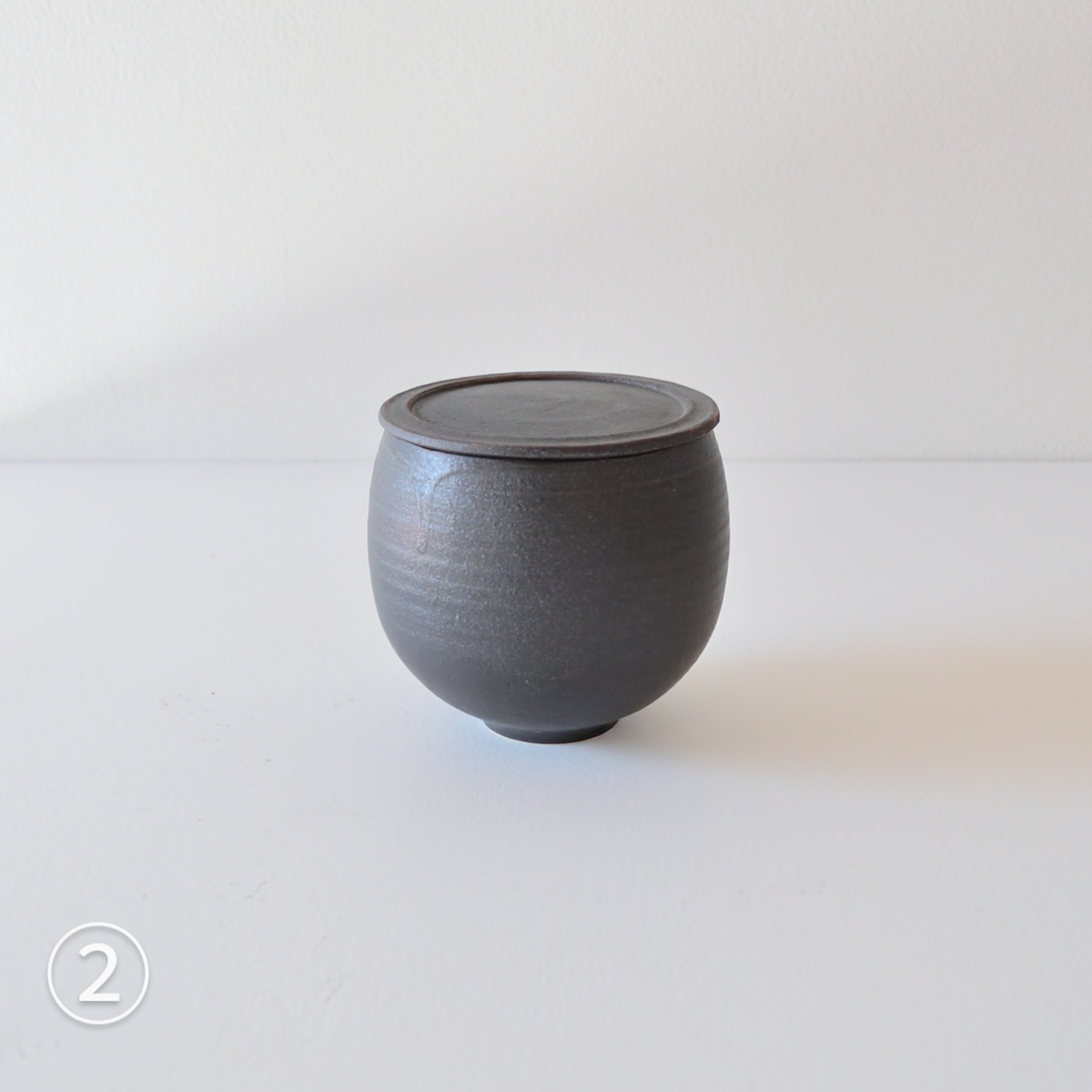 小野俊 丸型蓋物 黒鉄釉 M | MA STORE