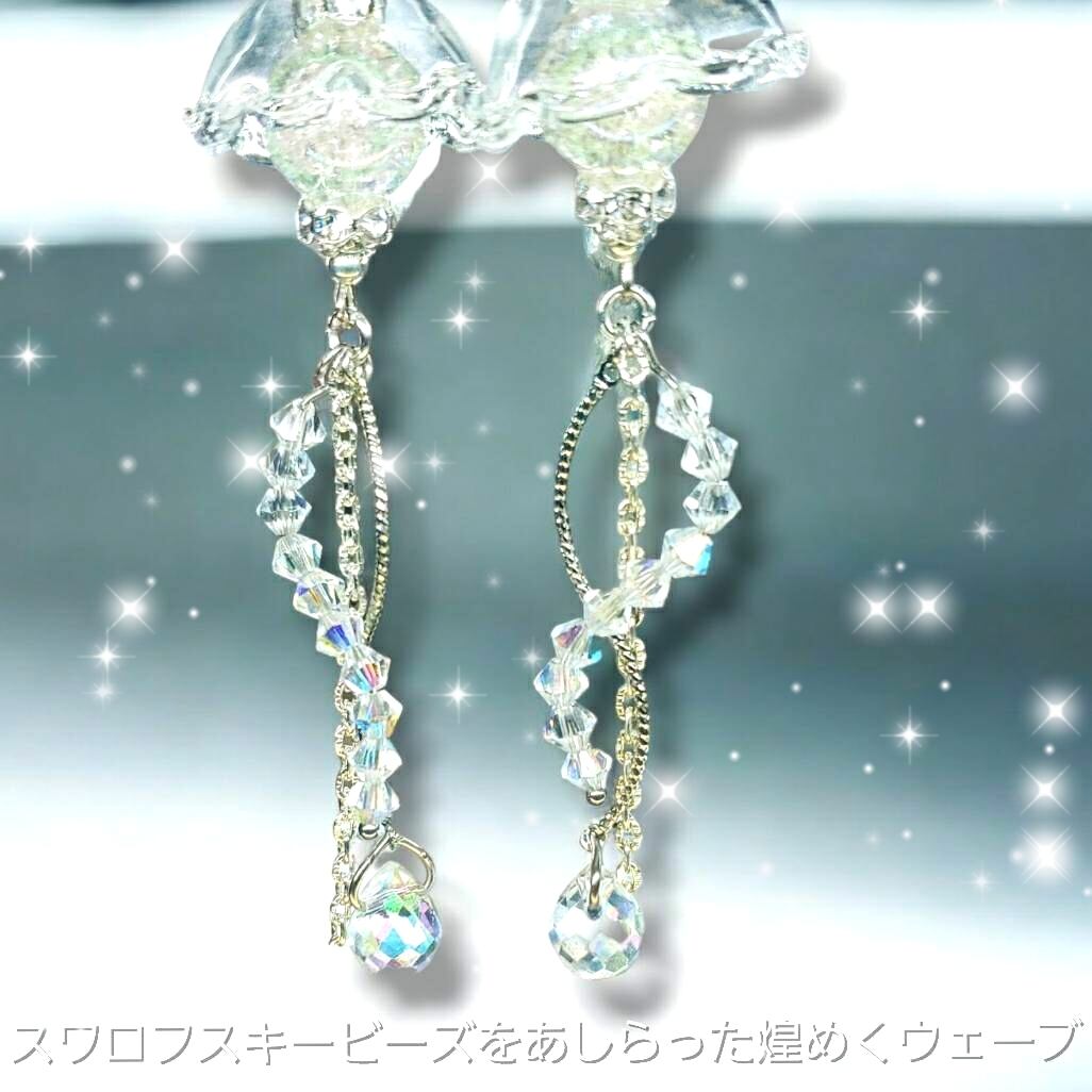ꫛꫀꪝ✨1セット 液体ガラスドーム『K』 スワロフスキー クラゲピアス