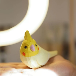 木彫り 小鳥 オカメインコ 置物 かわいい 癒し系 手作り風 卓上オブジェ デスク飾り インテリア雑貨 リビング 玄関 寝室 新婚祝い 結婚祝い ギフト プレゼント 商品画像5