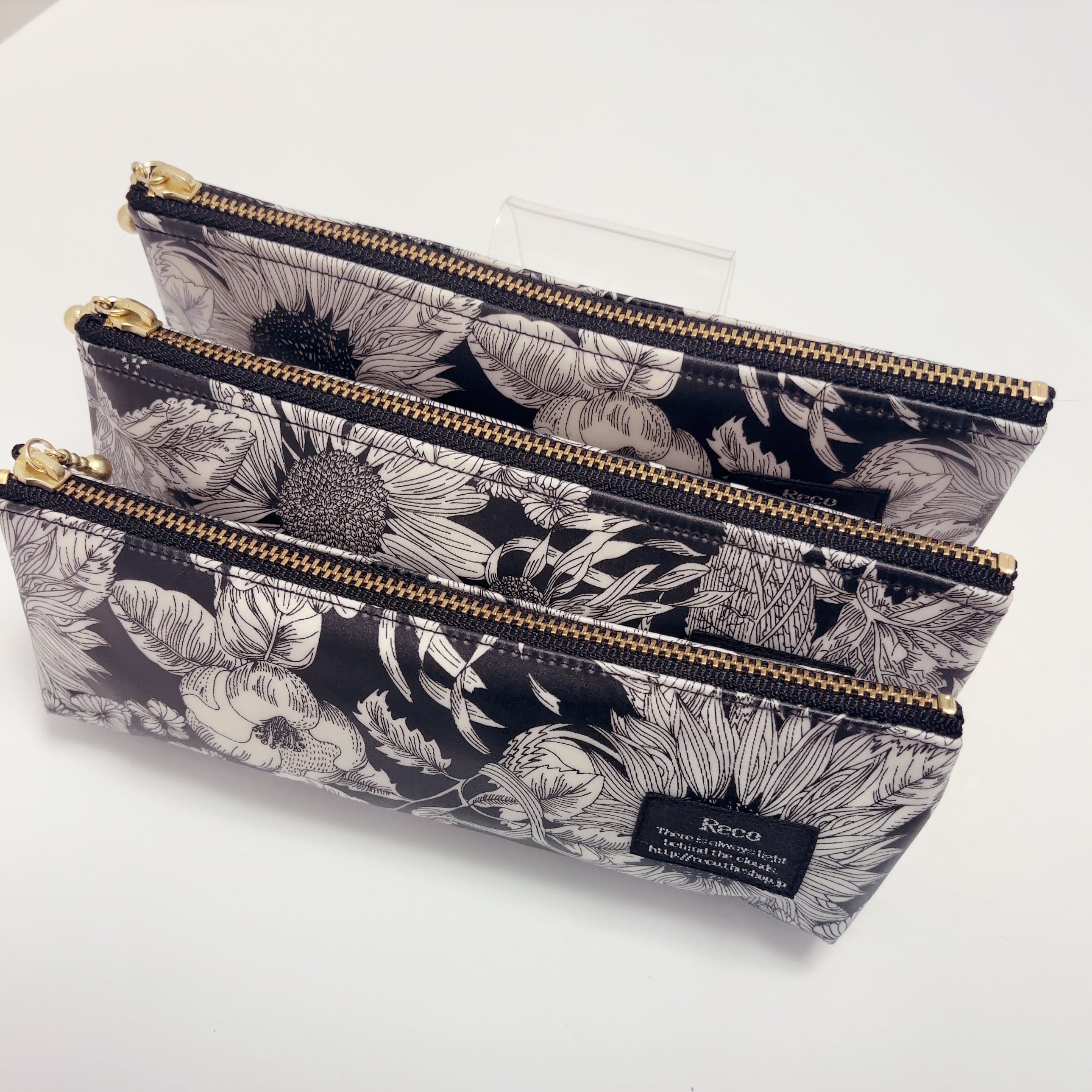 リバティ スクエアポーチ コー•アンド•エイト ブラック Reco liberty print