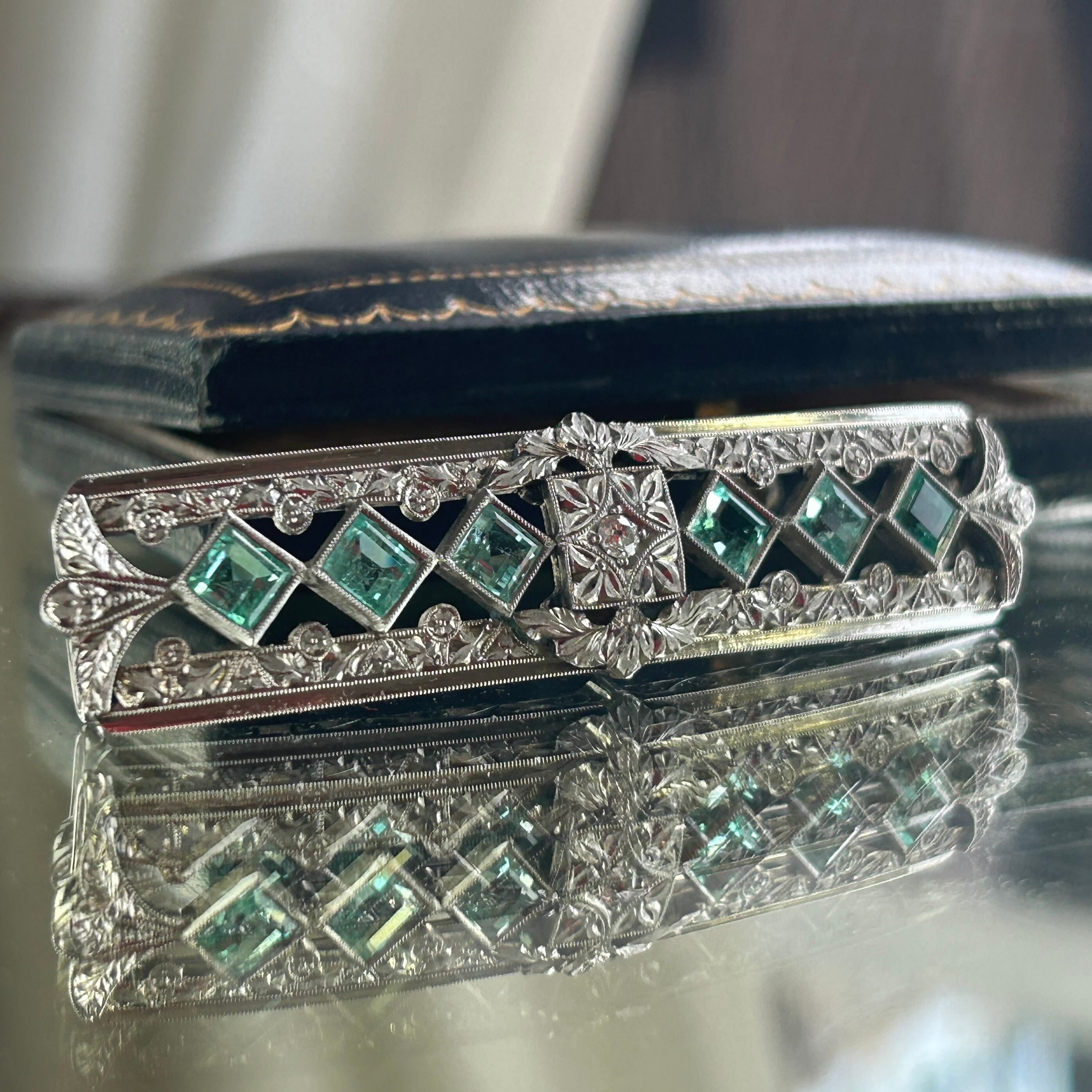 アンティーク　SPNに天然エメラルド.ダイヤの帯留め