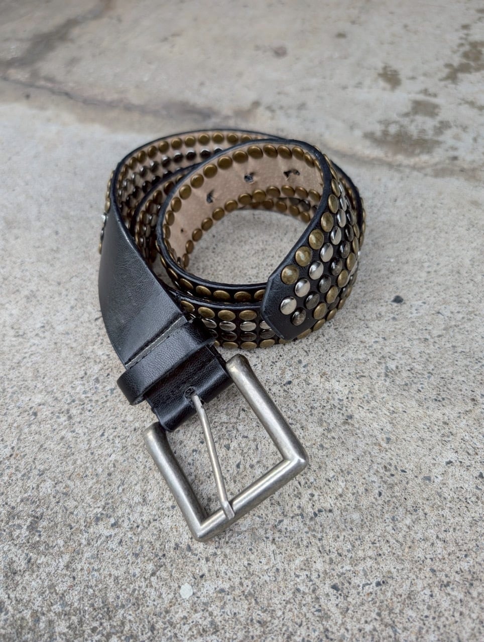 “EDGE 360°” studs belt